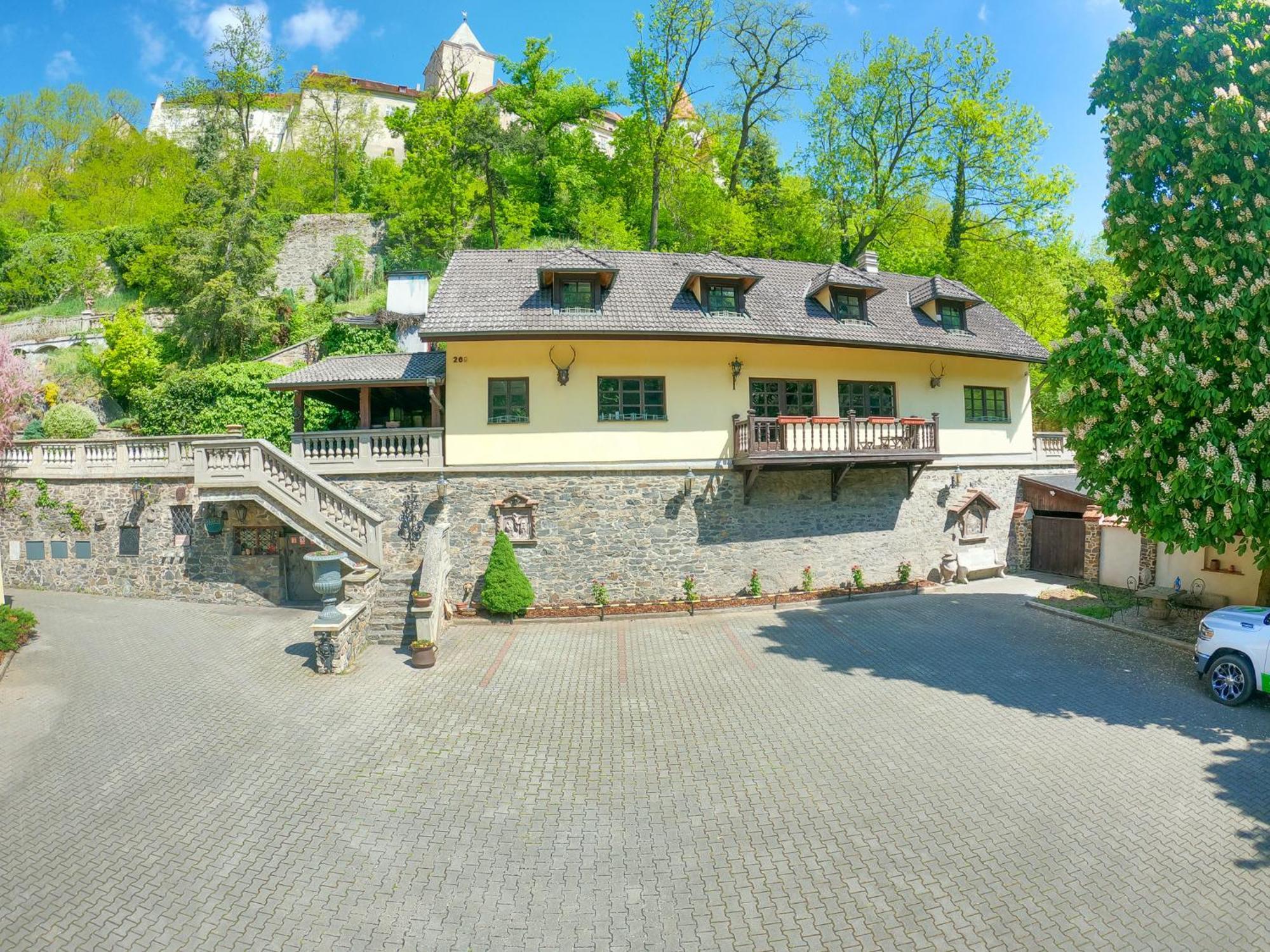 Resort U Jelena Křivoklát المظهر الخارجي الصورة