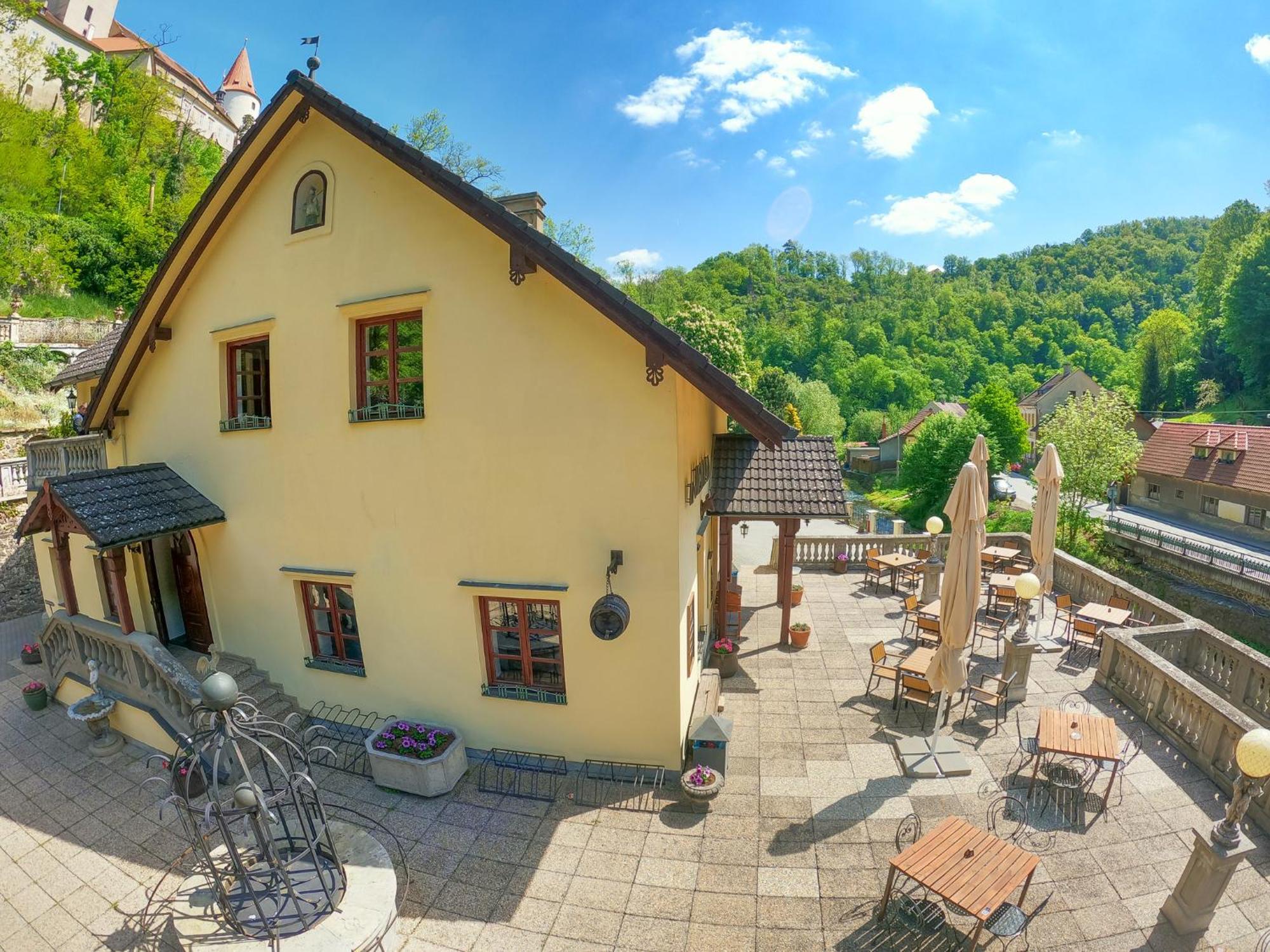 Resort U Jelena Křivoklát المظهر الخارجي الصورة