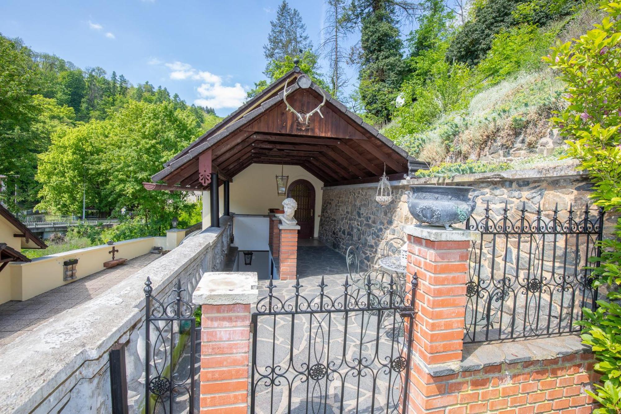 Resort U Jelena Křivoklát المظهر الخارجي الصورة