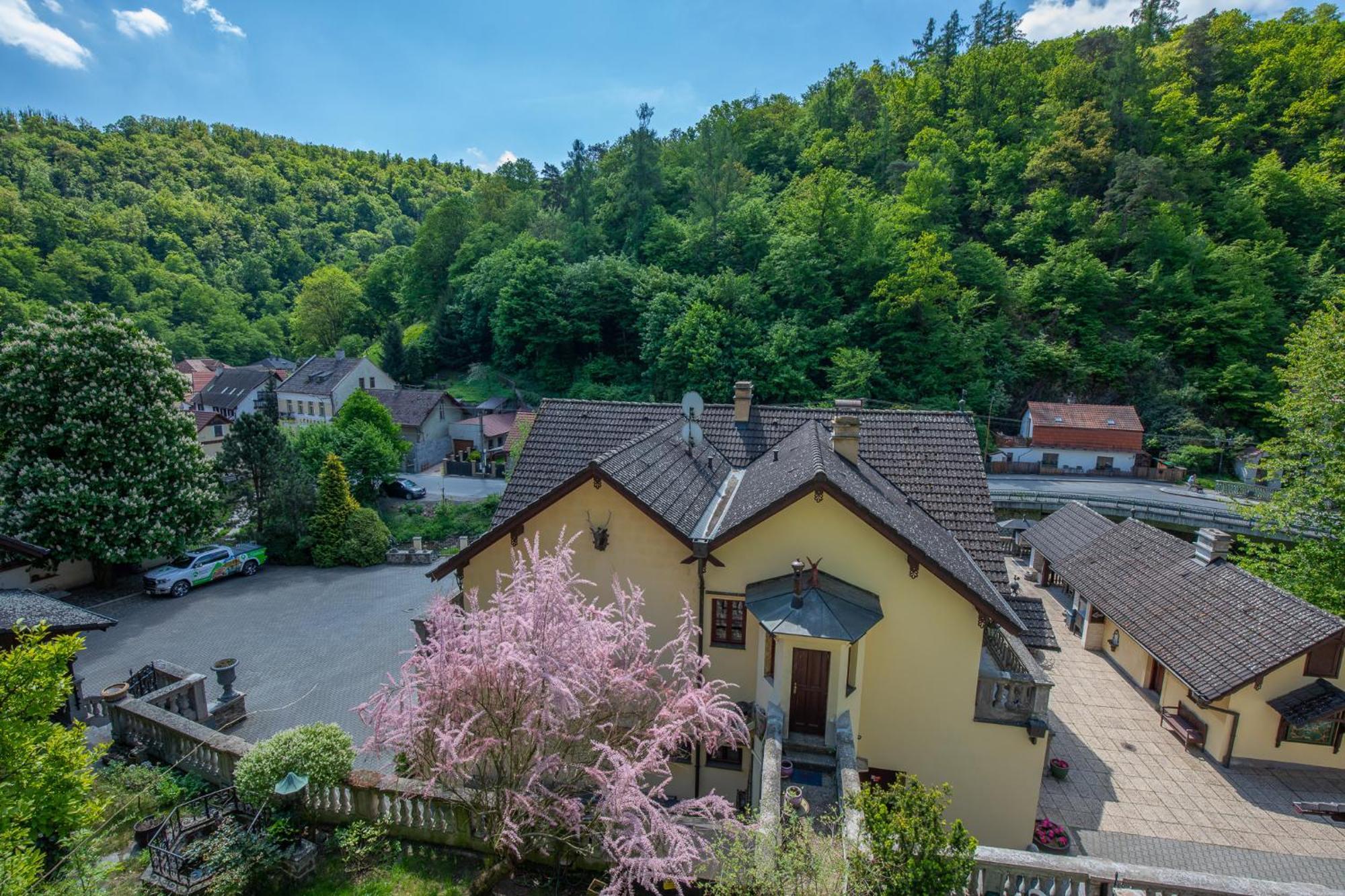 Resort U Jelena Křivoklát المظهر الخارجي الصورة