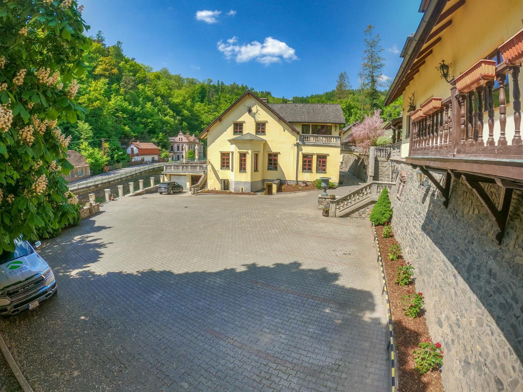 Resort U Jelena Křivoklát المظهر الخارجي الصورة