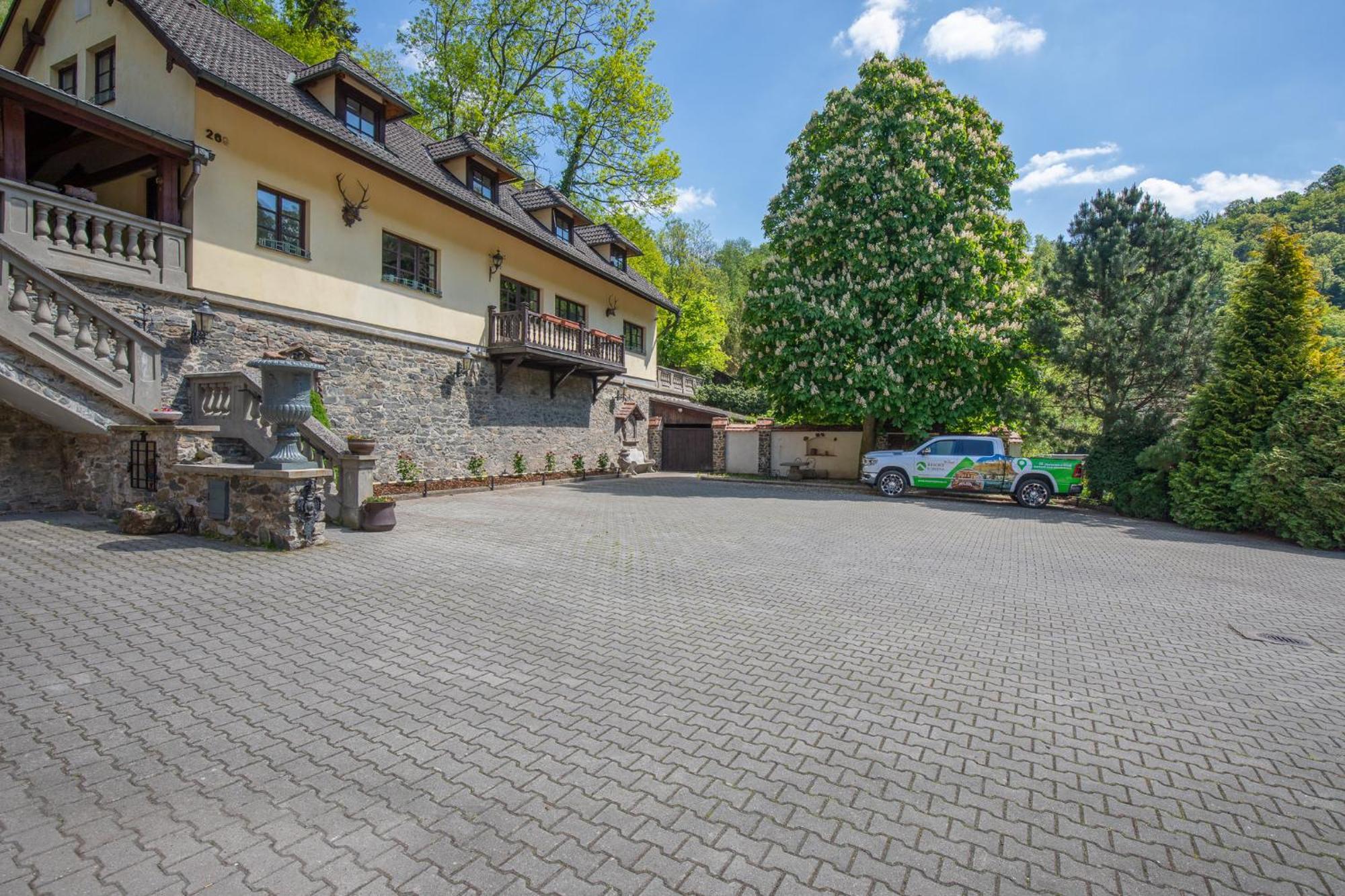 Resort U Jelena Křivoklát المظهر الخارجي الصورة